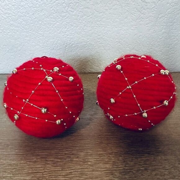 Red Yarn Silver Accented Holiday Christmas Ball Ornaments Set - Picture 1 of 2
